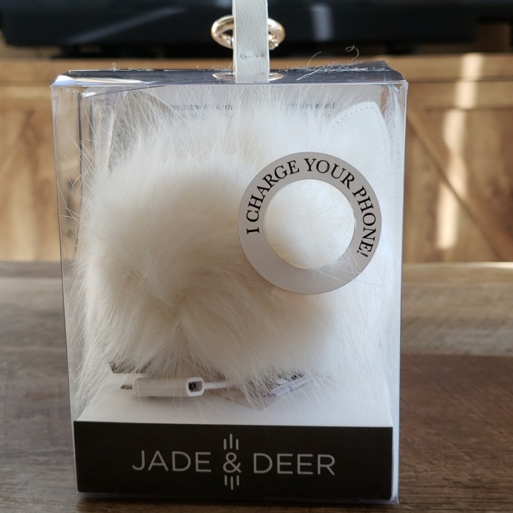 Jade & Deer Cat Ear Charging Pom